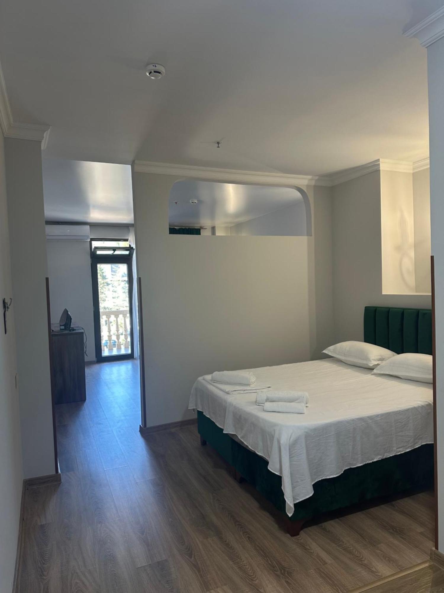 Majestic Hotel Kobuleti Bagian luar foto