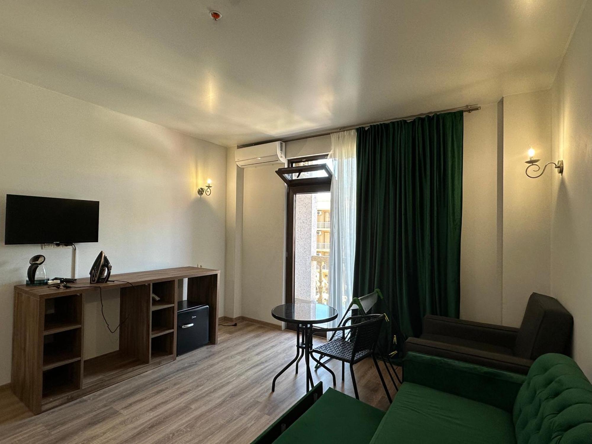 Majestic Hotel Kobuleti Bagian luar foto