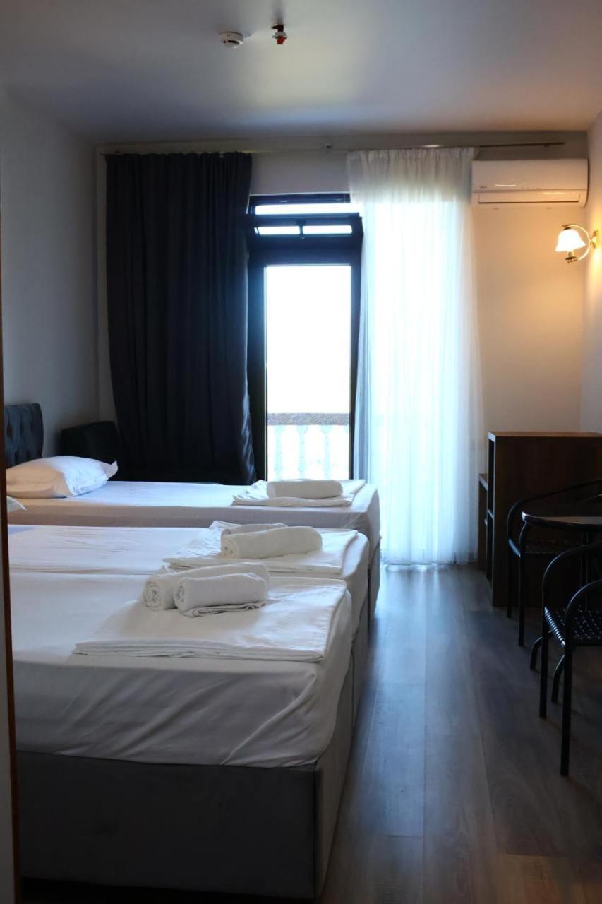 Majestic Hotel Kobuleti Bagian luar foto
