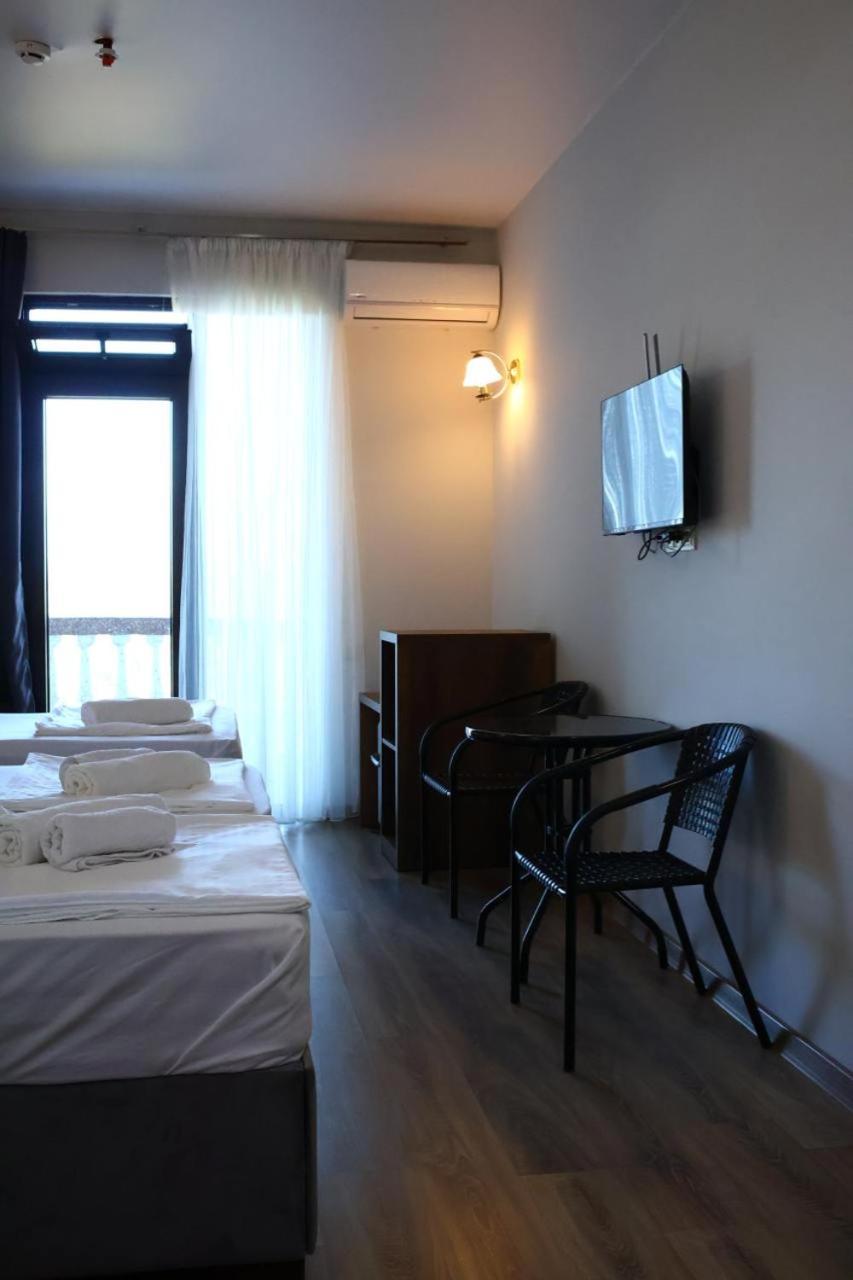 Majestic Hotel Kobuleti Bagian luar foto