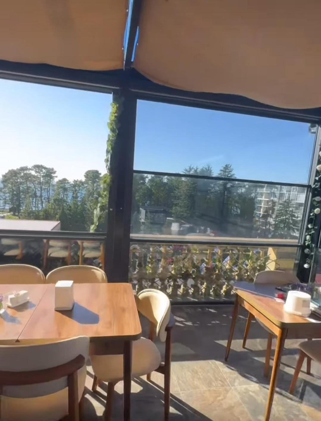 Majestic Hotel Kobuleti Bagian luar foto